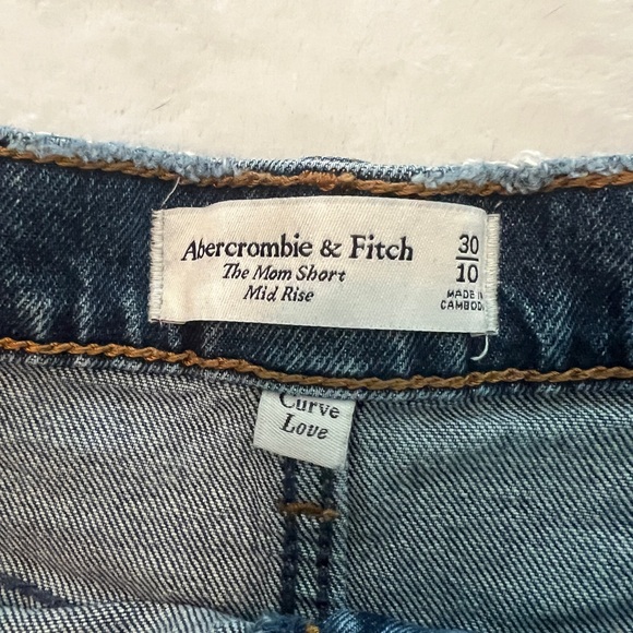 A&F the Mom Short mid-rise cutoff short - Picture 3 of 4